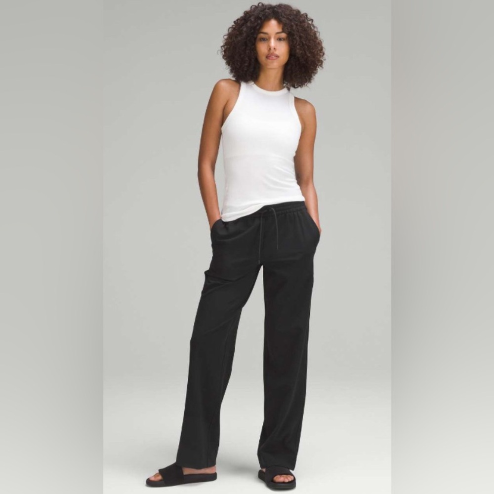 Lululemon Luxtreme Mid-Rise Straight-Leg Trouser
Black